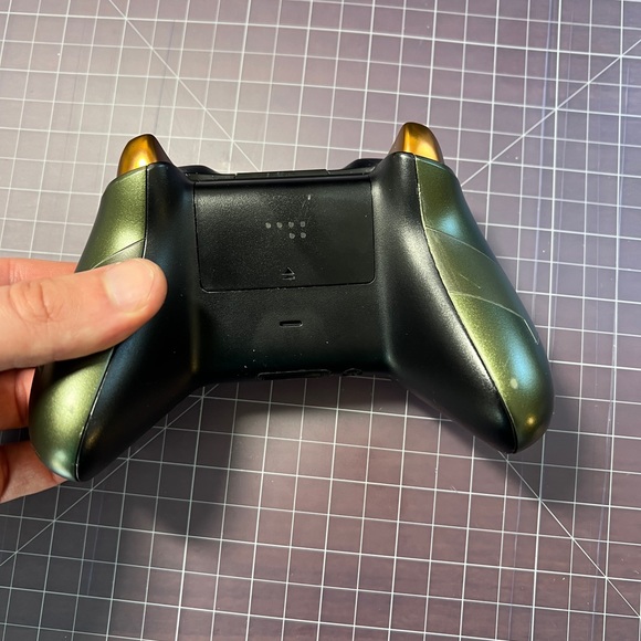 special edition Master Chief controller from the Halo 5 - Picture 5 of 9